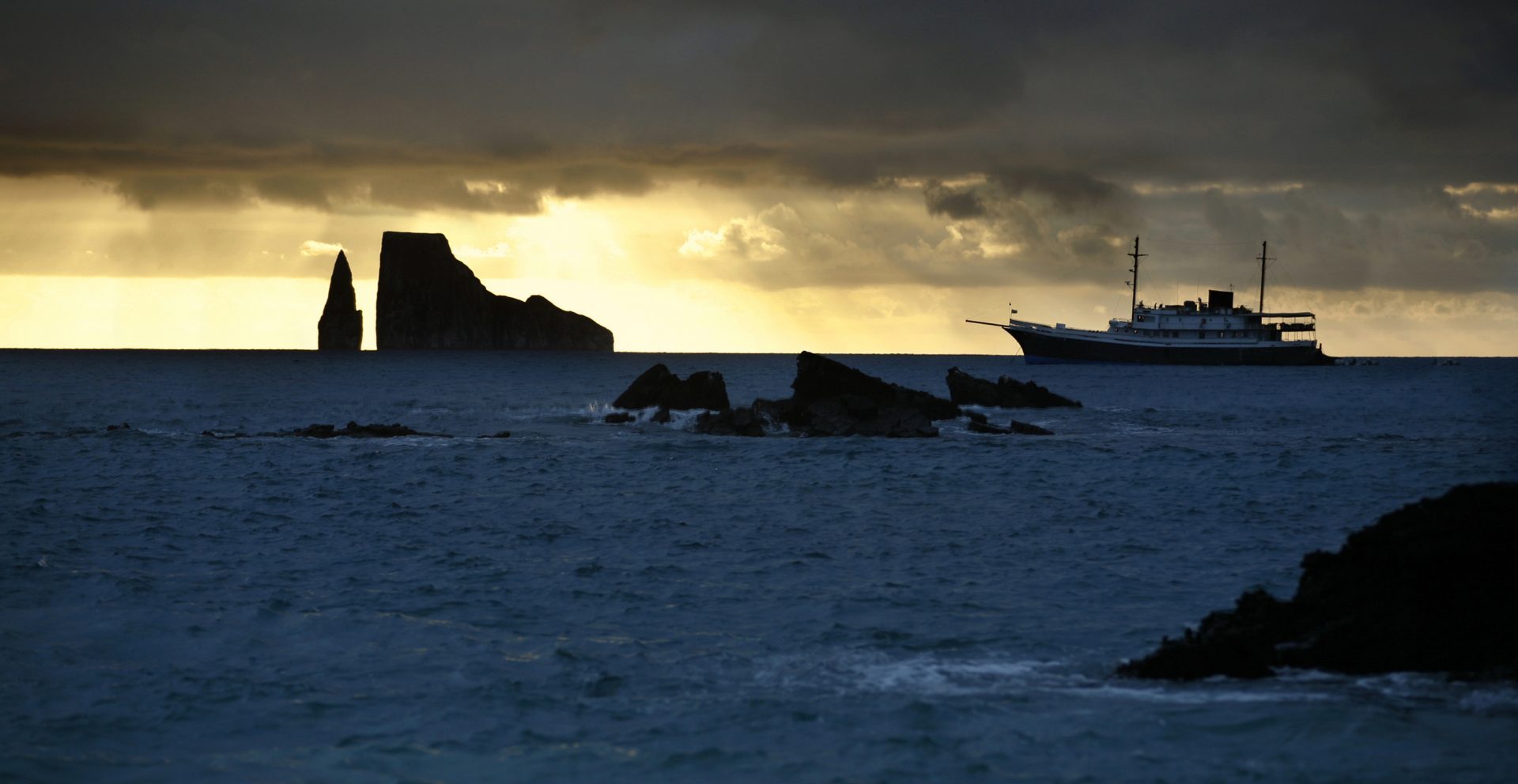 evolution yacht Galapagos